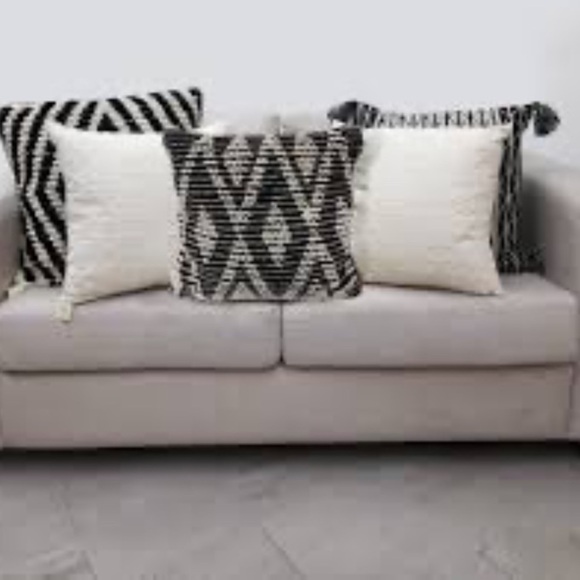 Black & White Argyle design textured pillow new - Picture 3 of 7